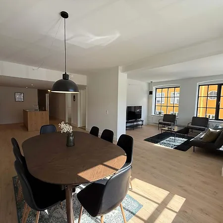 Luxurious * אודנזה